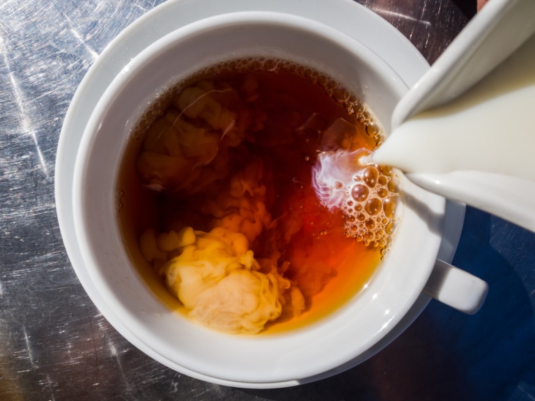 Tee mit Milch?